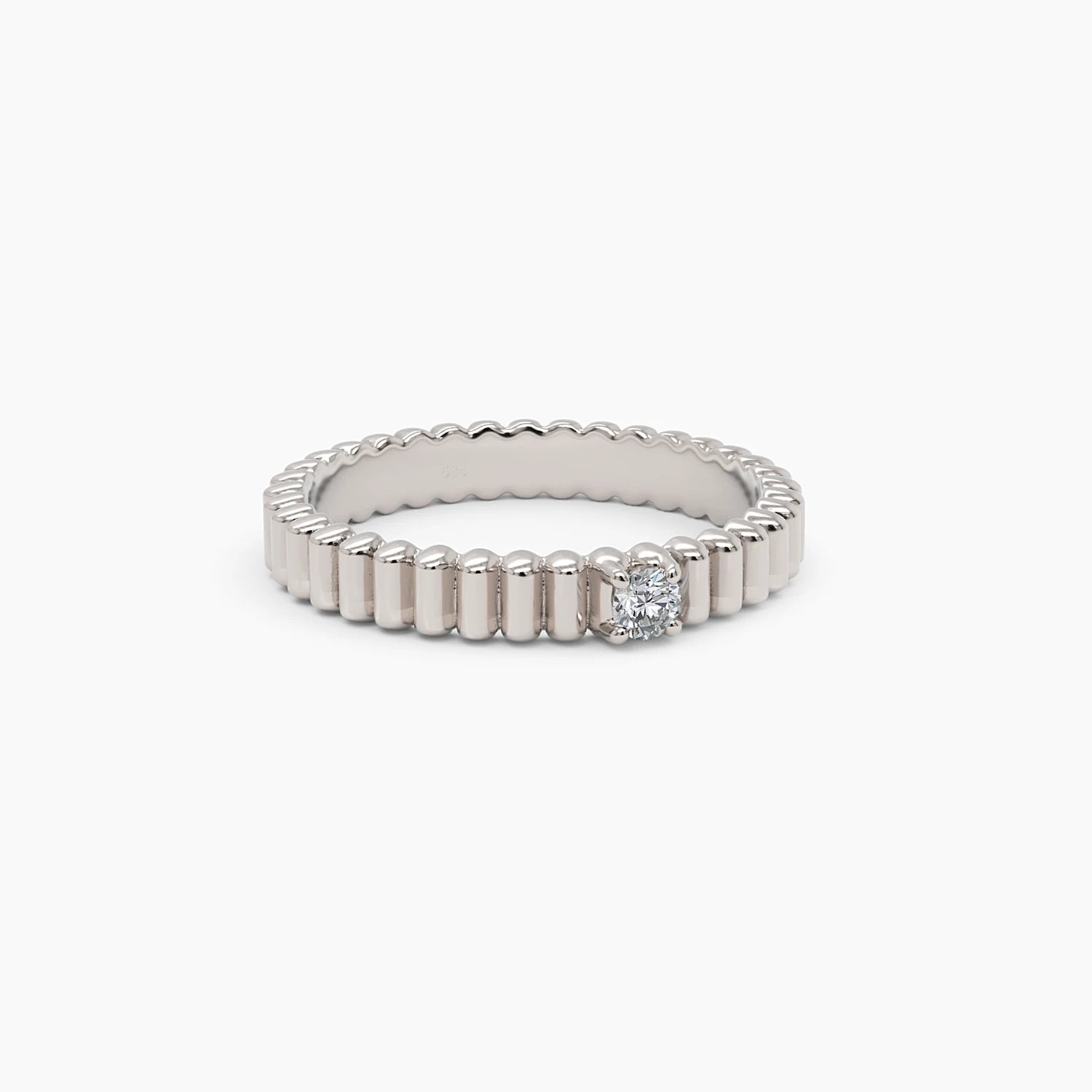 Ribbed Solitaire Diamond Ring - Narcissus