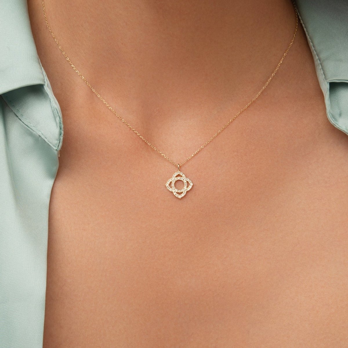 Diamond Clover Pendant Necklace - Narcissus