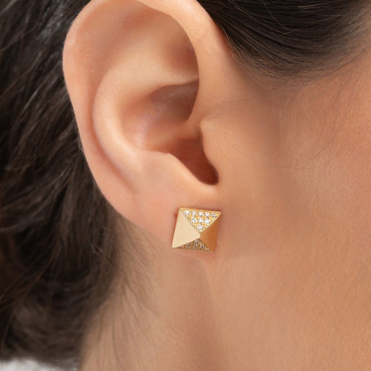 Pyramid Diamond Stud Earrings - Narcissus