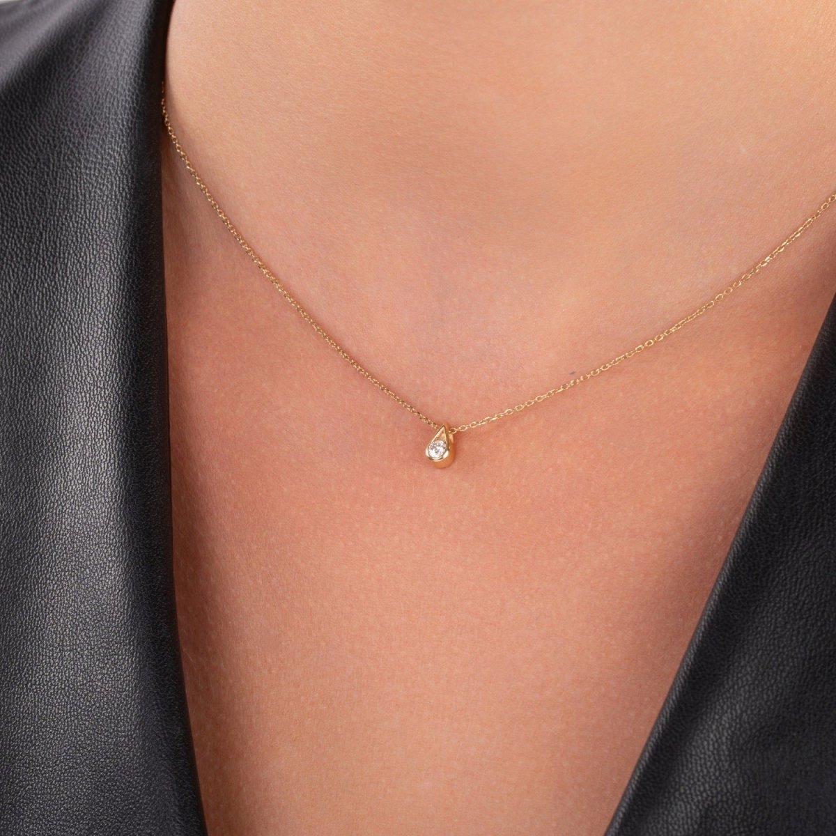 Teardrop Floating Necklace - Narcissus