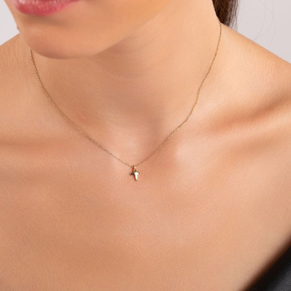 Dainty Cross Necklace in White Gold - Narcissus