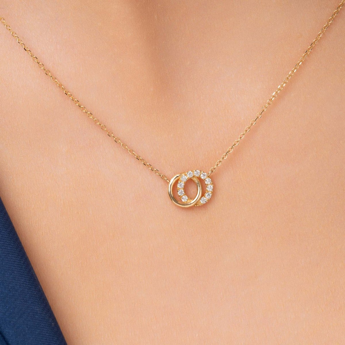 Dainty Diamond Interlinked Circles Necklace - Narcissus