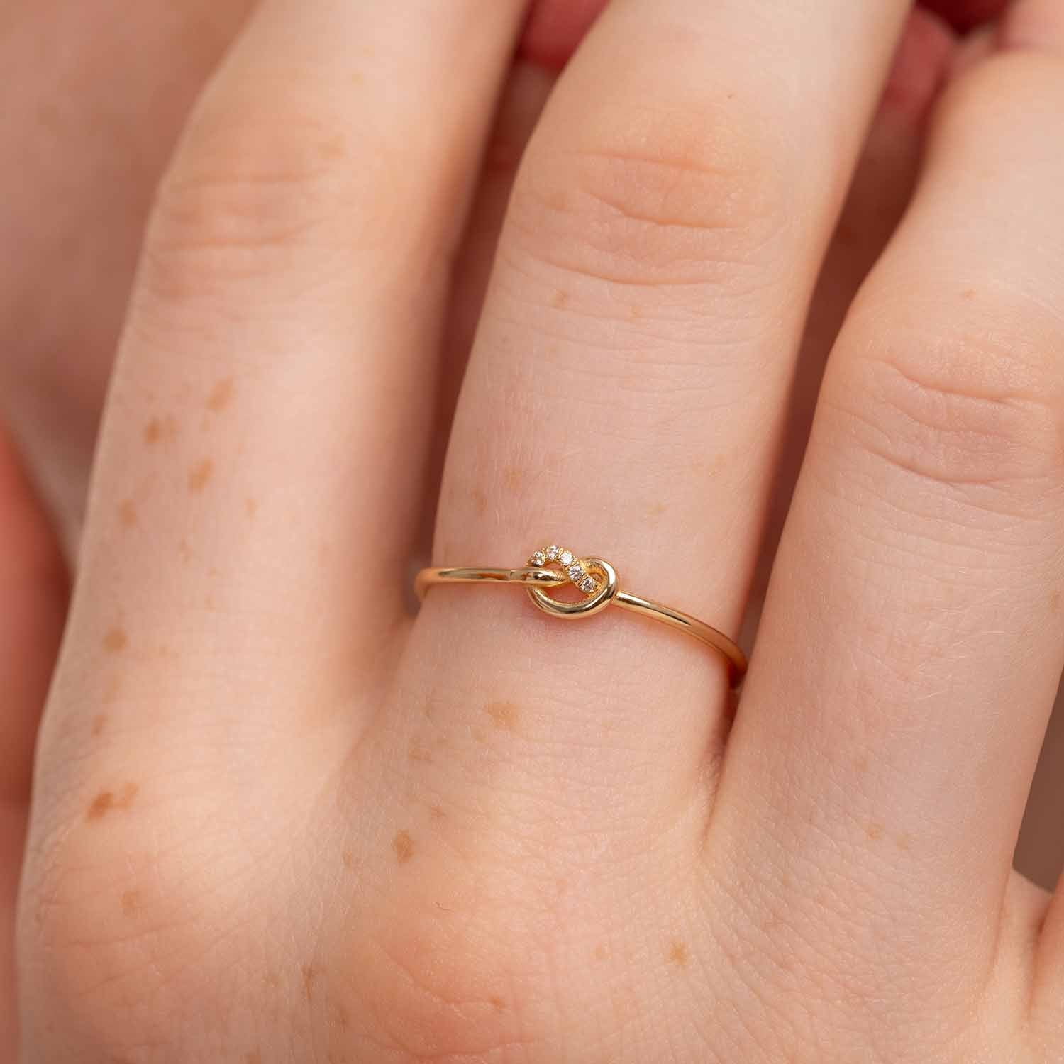 Dainty Knot Ring With Diamonds in White Gold - Narcissus