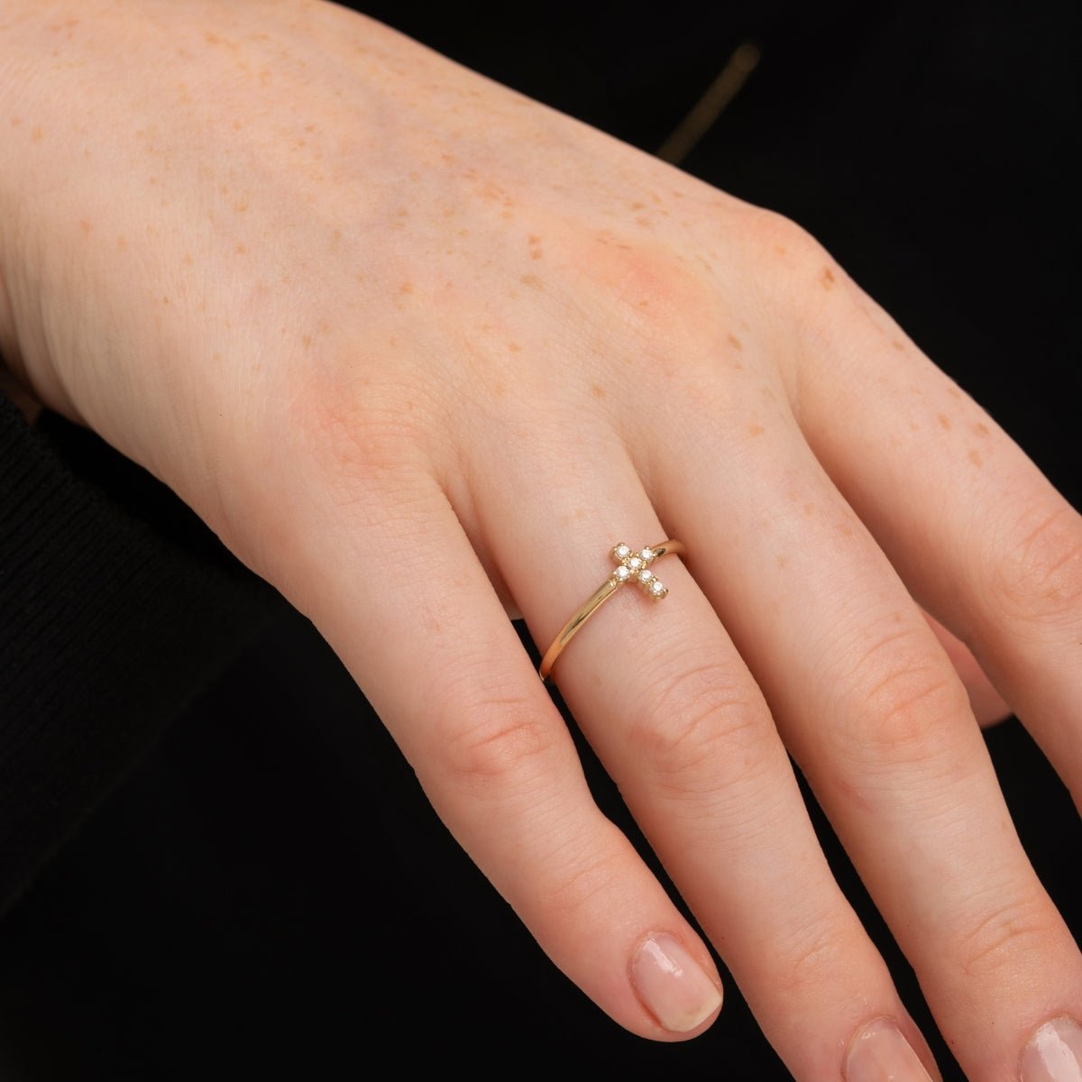 Dainty Pavé Diamond Cross Ring - Narcissus