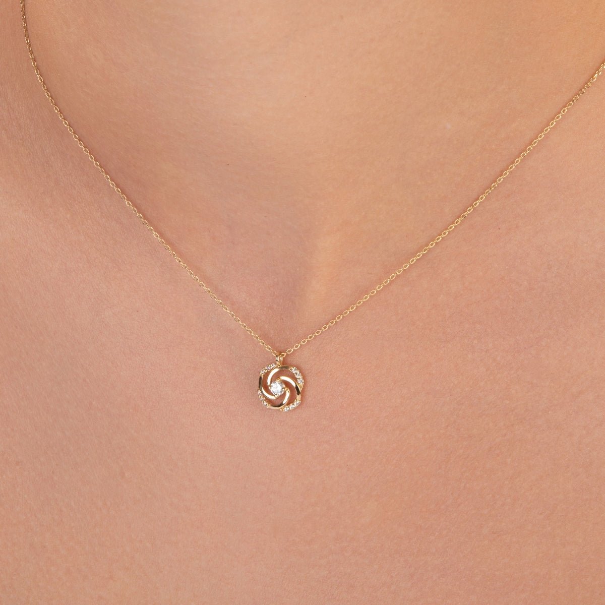 Flower Diamond Pendant Necklace - Narcissus