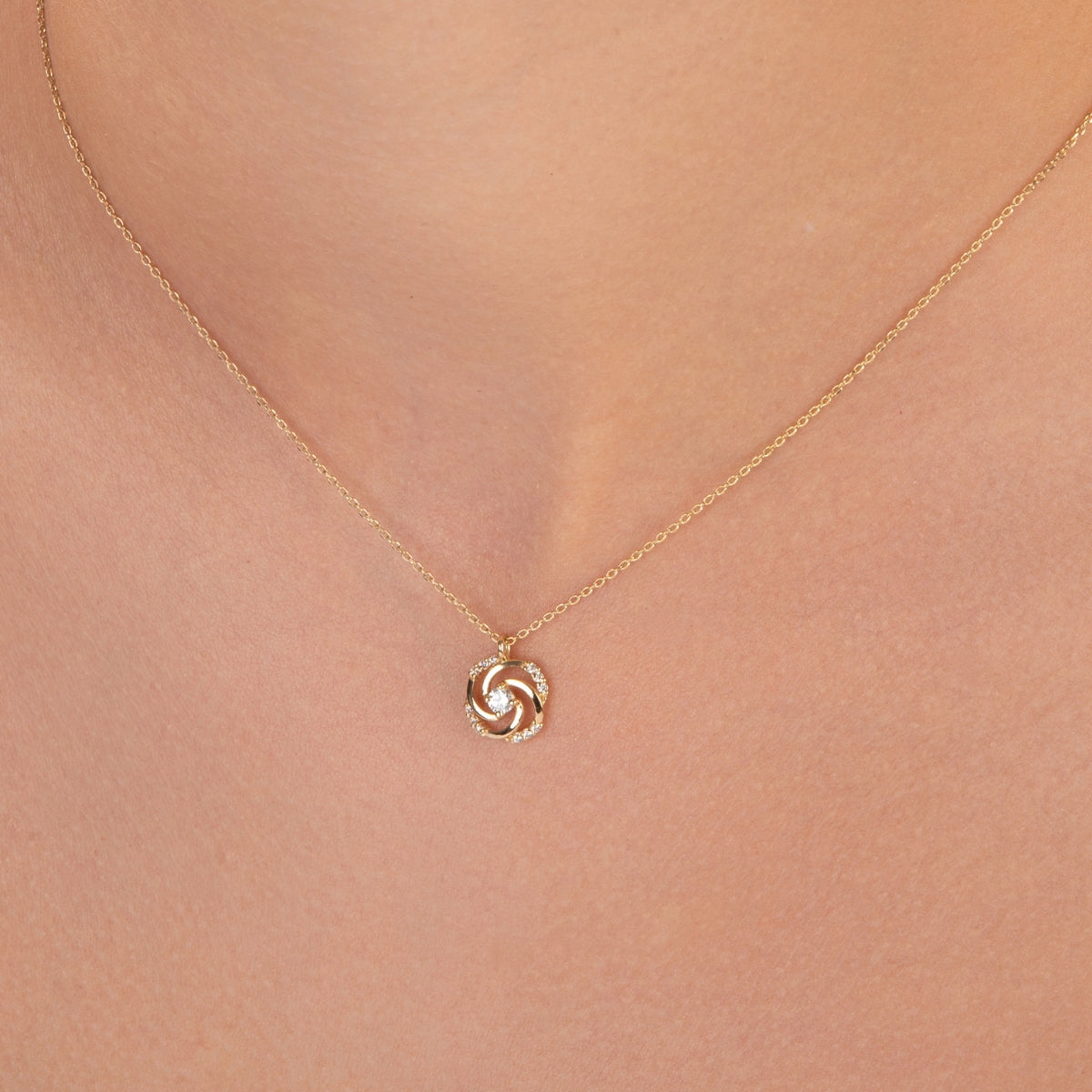 Flower Diamond Pendant Necklace - Narcissus