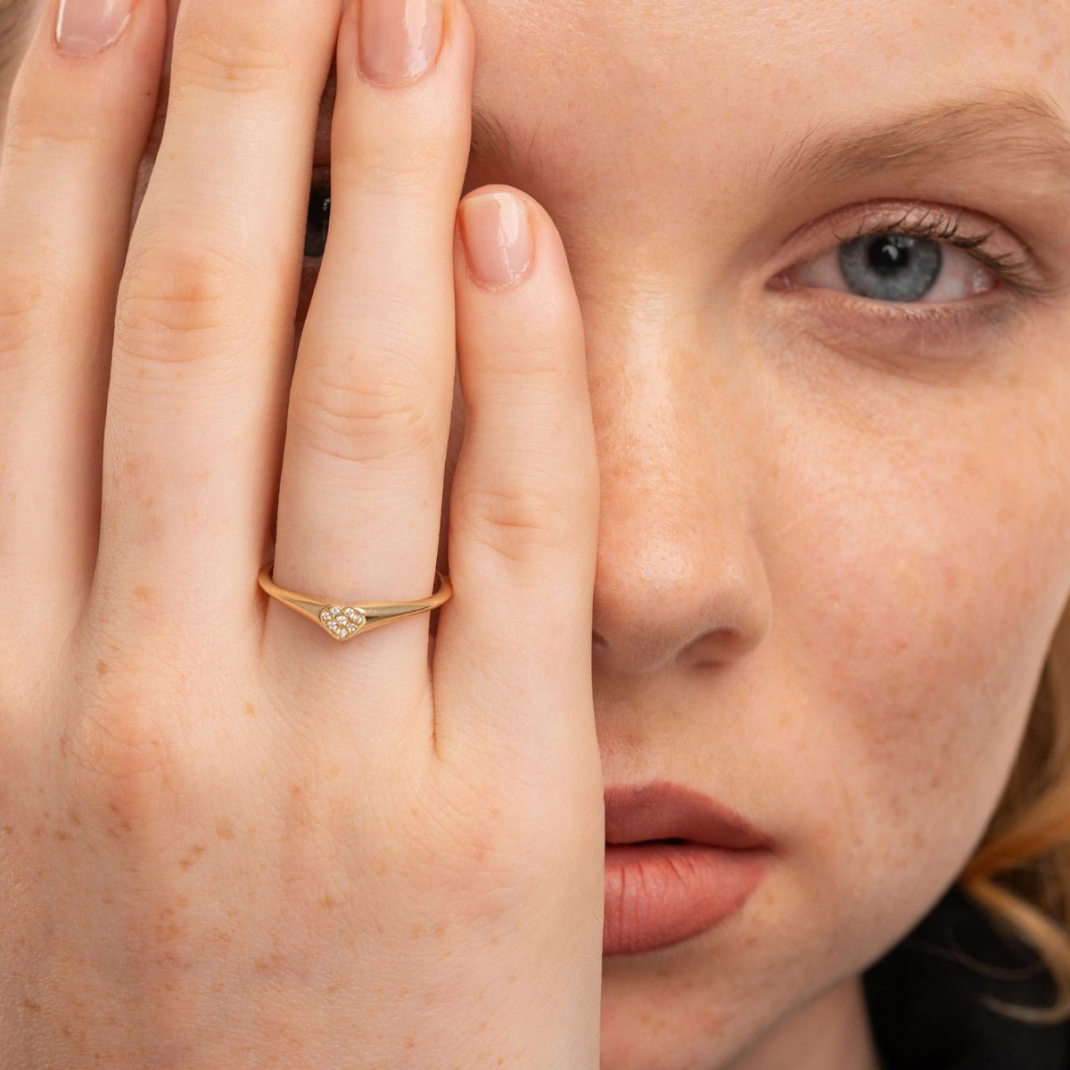 Mini Heart Diamond Signet Ring - Narcissus