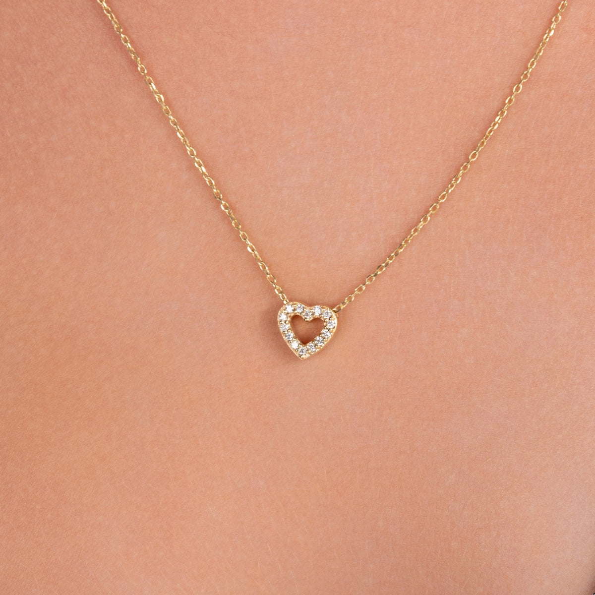 Small Diamond Heart Necklace - Narcissus