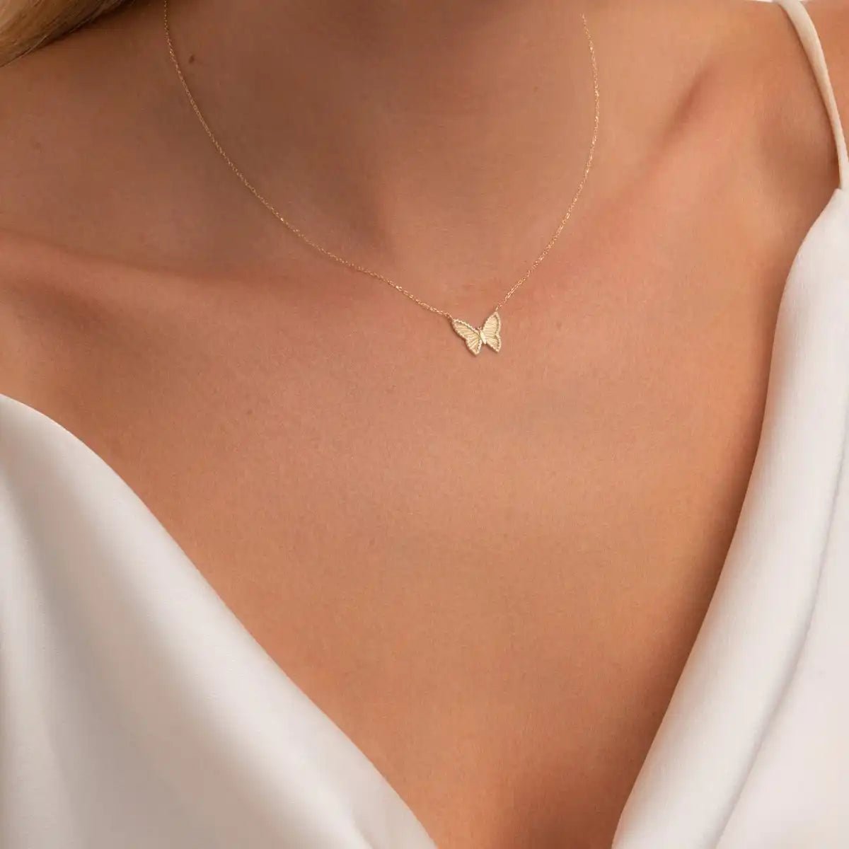 Textured Butterfly Necklace - Yellow Gold - Narcissus