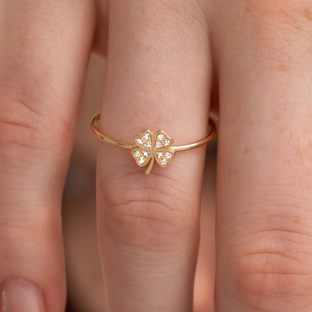 Tiny Clover Diamond Ring - Narcissus