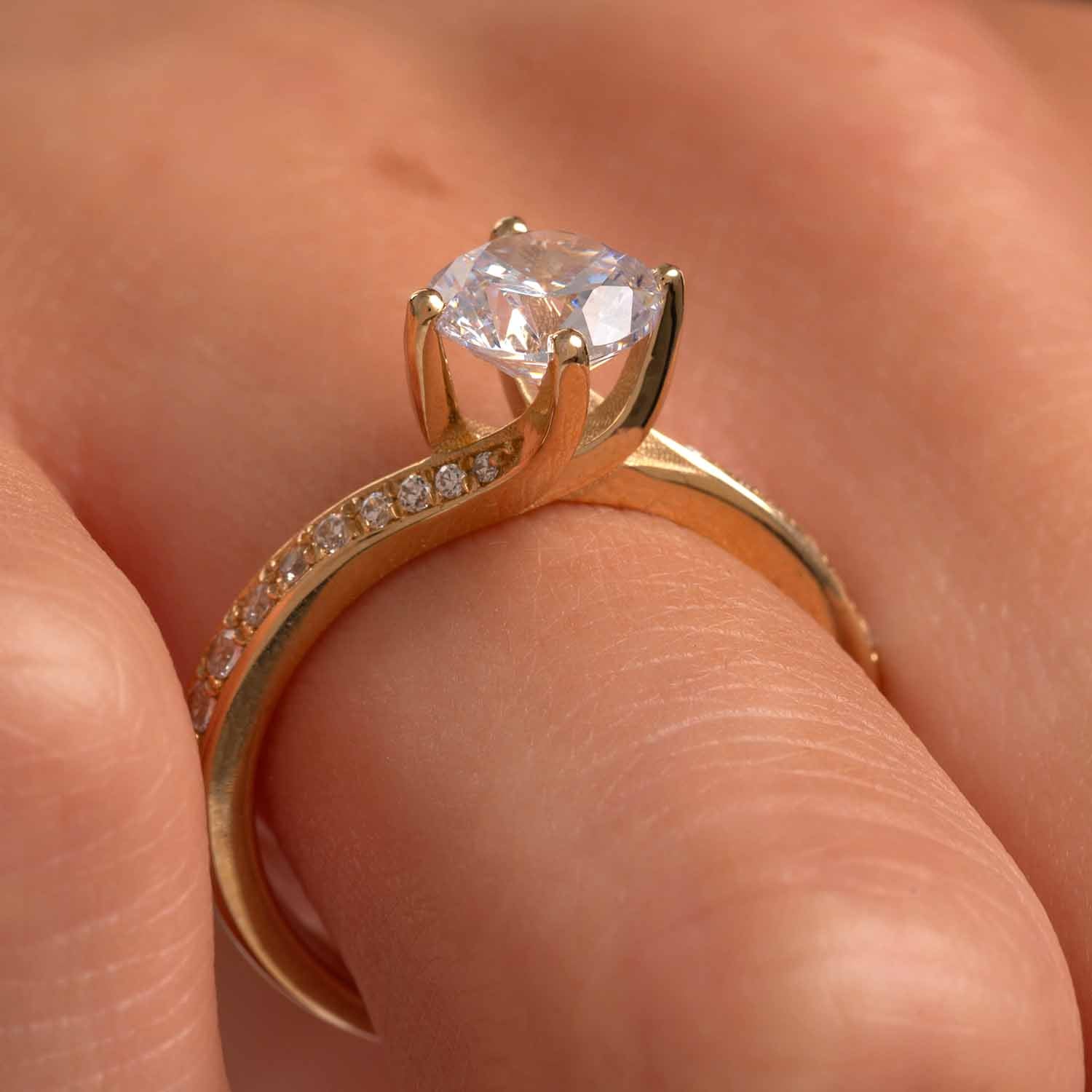 Twist Pavé Diamond Engagement Ring - Narcissus