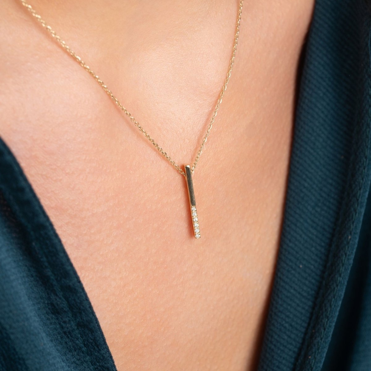 Vertical Diamond Bar Necklace - Narcissus