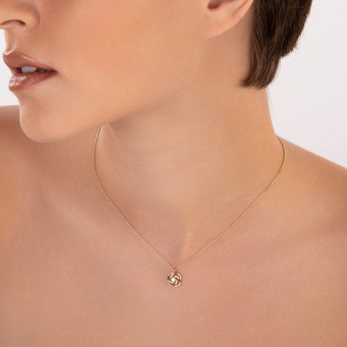 Flower Diamond Pendant Necklace - Narcissus